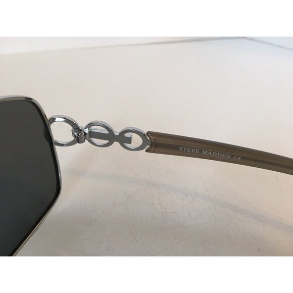 Steve Madden SUNGLASSES S4223P Metal/Plastic Arms Polarized Logo Gray/Silver NWT